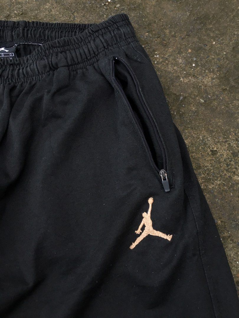 Jordan Sweatshort (Category: Activewear) located in Calapan. Submitted by thrift_ni_forts (Listing ID 1462275155, Image 3). Description: Minimal Lints 28-40 Waistline 22 Length 14 Thigh 11 hem Excellent Condition 9/10 Color Rate.