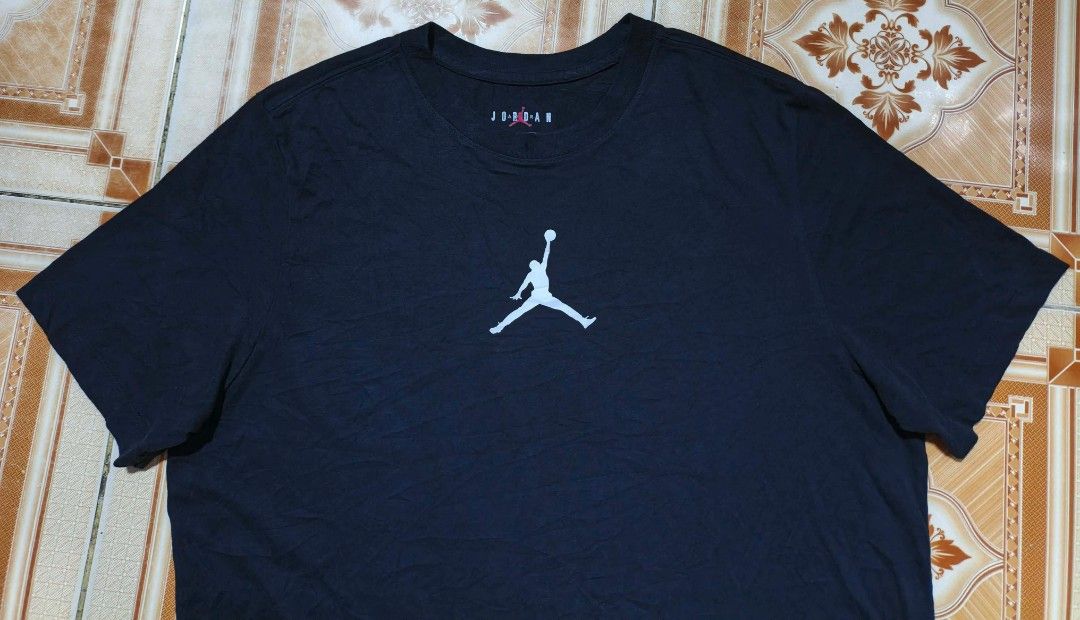 Jordan tee (Category: Tshirts & Polo Shirts ) located in Alburquerque. Submitted by ayrelieonlineshop (Listing ID 1462410174, Image 2). Description: Jordan tee size 3XL 24x30 dimensions excellent condition no pinhole or punit 9.9/10 color rate.
