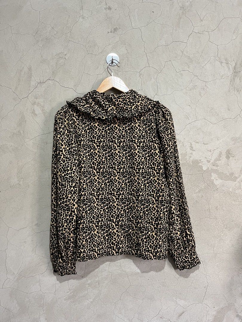 Jouetie Tokyo leopard peter pan collar blouse (Category: Luxury Apparel) located in Cagayan de Oro. Submitted by vintagevvvictim (Listing ID 1462325805, Image 3). Description: size Medium/Semi Large.