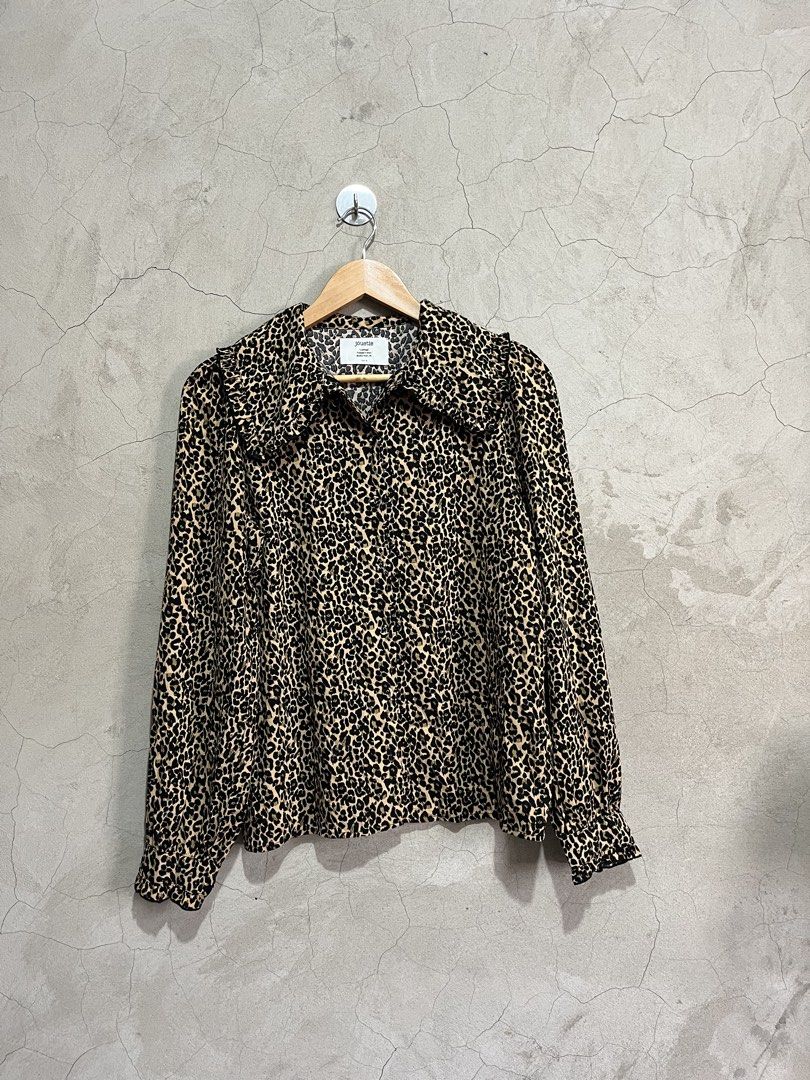 Jouetie Tokyo leopard peter pan collar blouse (Category: Luxury Apparel) located in Cagayan de Oro. Submitted by vintagevvvictim (Listing ID 1462325805, Image 1). Description: size Medium/Semi Large.