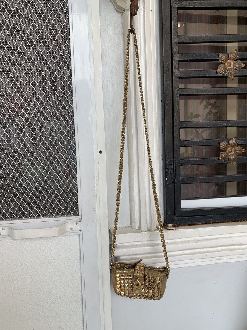 Juicy Couture Purse with sling (Category: Cross-body Bags) located in Taguig. Submitted by madisam (Listing ID 1462297611, Image 2). Description: Preloved Height: 3 inches Widht: 5 1/2 inches .