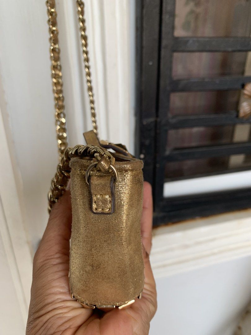Juicy Couture Purse with sling (Category: Cross-body Bags) located in Taguig. Submitted by madisam (Listing ID 1462297611, Image 3). Description: Preloved Height: 3 inches Widht: 5 1/2 inches .