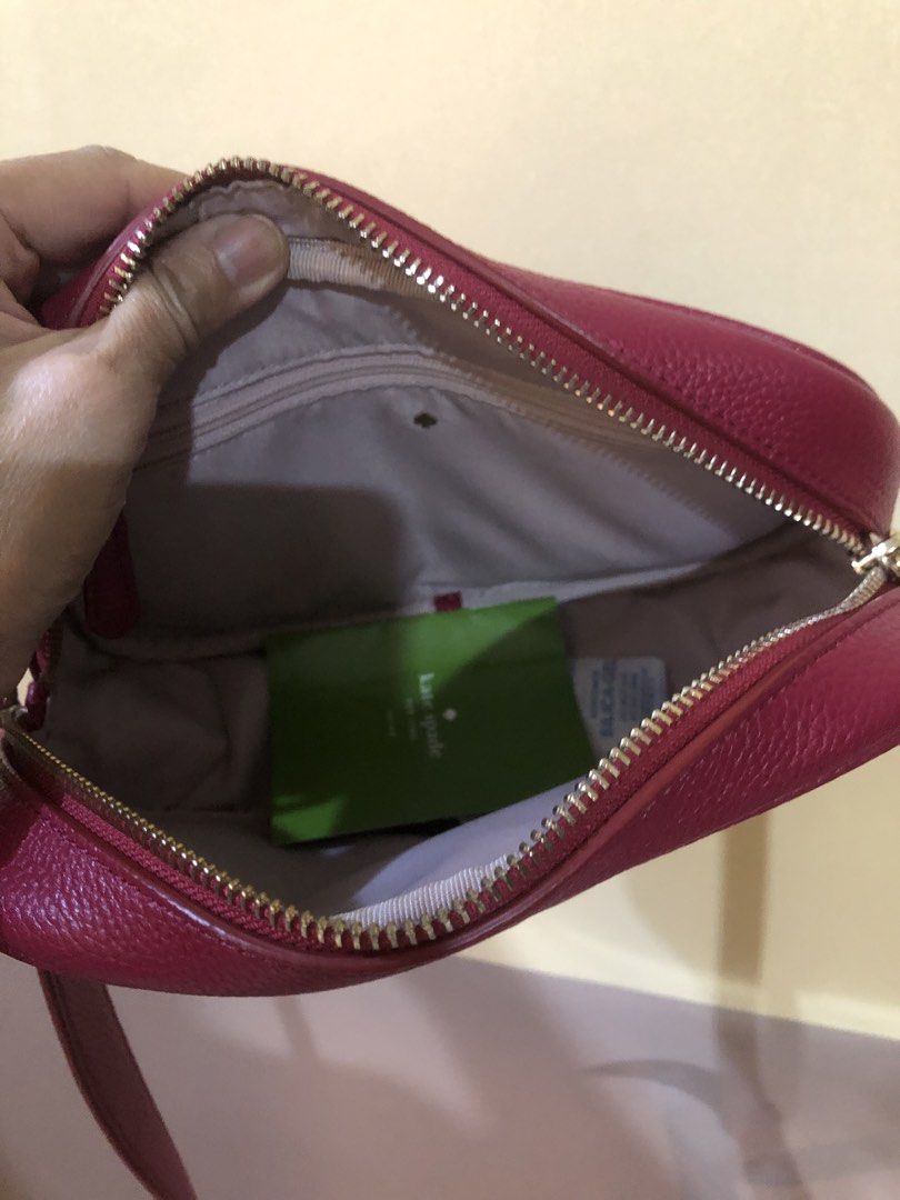 Kate Spade Crossbody (Category: Cross-body Bags) located in Quezon City. Submitted by attraxion (Listing ID 1462305240, Image 2). Description: Preloved fr Canada Original Kate Spade Infinite Camera Bag Color: Pomegranate Size ref as shown in last photo (not mine) Leather In brandnew condition.