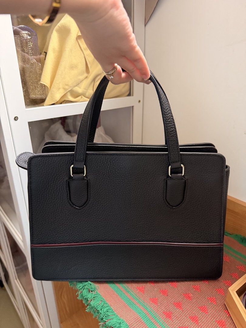 Kate Spade Reese Floral (Category: Shoulder Bags) located in Santa Barbara. Submitted by VethClosetPH (Listing ID 1462439151, Image 2). Description: 100% Original Like new condition No flaw 100% cow/bovine leather.