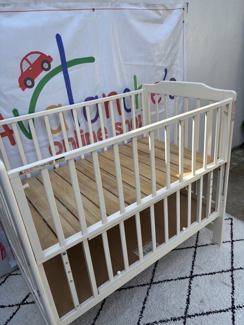 Katoji Wooden Crib Drop side big size (Category: Children's Beds) located in Manila. Submitted by avalanchesonlineshopmainacount (Listing ID 1462327073, Image 2). Description: .