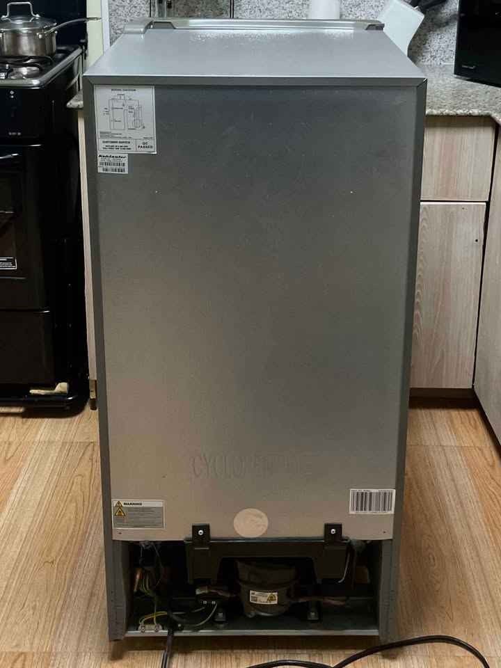 Kelvinator KSD157SA Refrigerator (Category: Refrigerators and Freezers) located in Cavite. Submitted by benta.ni.jm (Listing ID 1462295060, Image 3). Description: Model: KSD157SA Type: Single Door Refrigerator Capacity: 5.6 cu.ft. / 157 Liters Color: Silver Refrigerant: R600a Shelves: Adjustable tempered glass Freezer Section: Yes, with ice tray Vegetable Crisper: Yes Energy Rating: High efficiency Defrost Type: Manual Door Type: Reversible Noise