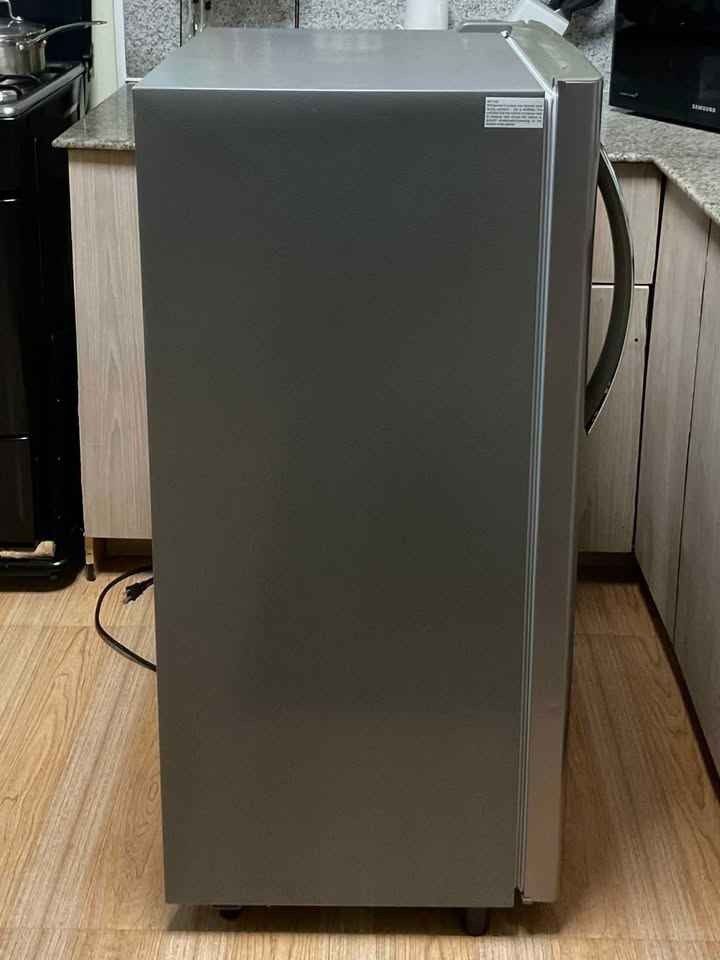 Kelvinator KSD157SA Refrigerator (Category: Refrigerators and Freezers) located in Cavite. Submitted by benta.ni.jm (Listing ID 1462295060, Image 2). Description: Model: KSD157SA Type: Single Door Refrigerator Capacity: 5.6 cu.ft. / 157 Liters Color: Silver Refrigerant: R600a Shelves: Adjustable tempered glass Freezer Section: Yes, with ice tray Vegetable Crisper: Yes Energy Rating: High efficiency Defrost Type: Manual Door Type: Reversible Noise