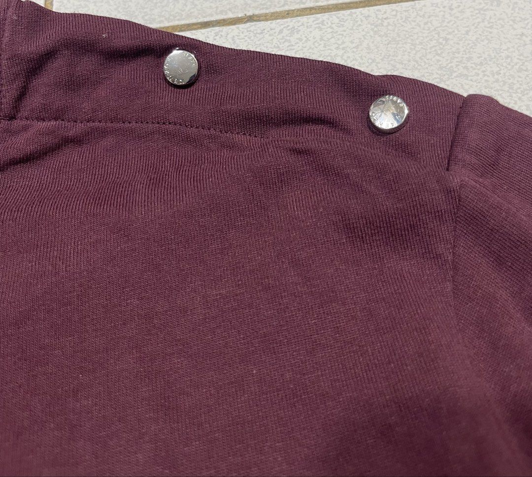 Kenzo Long Sleeve Shirt (Category: Longsleeves) located in Mandaue City. Submitted by MJ_80 (Listing ID 1462347124, Image 3). Description: Kenzo Long Sleeve Shirt Small Dimes: 20.5 X 28 See photos for measurements Color rate & Condition: 9.9/10 Price: 1,450.