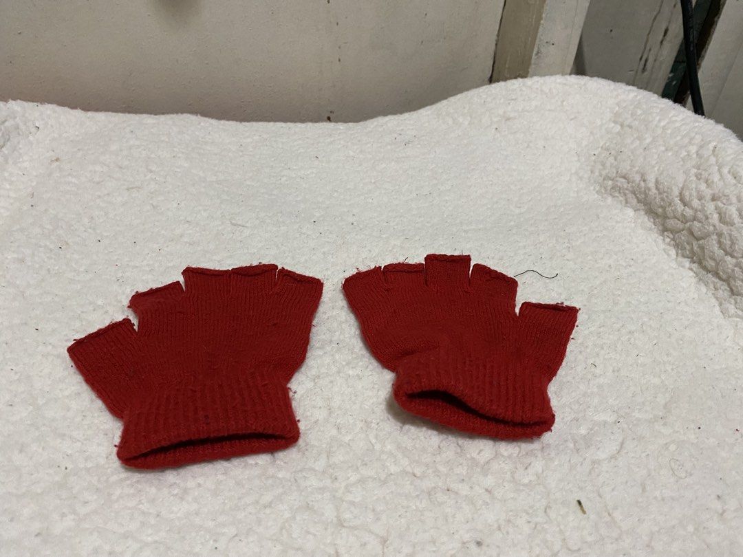Kids Spider-Man Fingerless Gloves (Category: Babies & Kids Fashion) located in Manila. Submitted by resi.diaz (Listing ID 1462341212, Image 2). Description: - Red fingerless gloves with Spider-Man design - Perfect for young superhero fans - Made from comfortable knitted material - Keeps hands warm while allowing full finger dexterity - Ideal for playtime or everyday wear - Shows minor signs of use, but in good, functional condition.