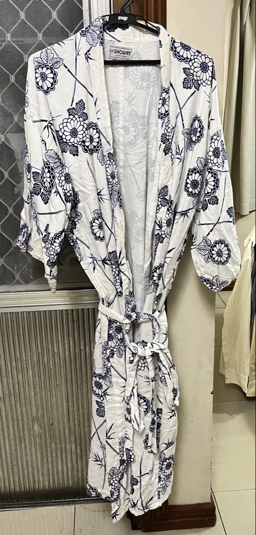 Kimono (Category: Looking For) located in Bacoor. Submitted by ayit. (Listing ID 1462378996, Image 3). Description: - White kimono robe - Navy blue floral and bamboo print - Light and airy fabric - Perfect for lounging or fashion layering negotiable.