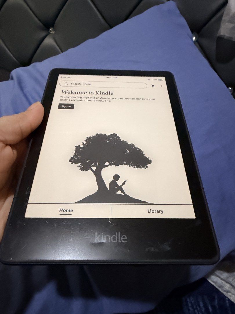 Kindle Paperwhite 11th Gen NO ADS (Category: E-Readers) located in Paranaque City. Submitted by hannah.agupit (Listing ID 1460939708, Image 2). Description: Unit, case and cable for charging NO ADS Issue - some dents and scratches as seen on the pics but item is working in good condition Ready to use.