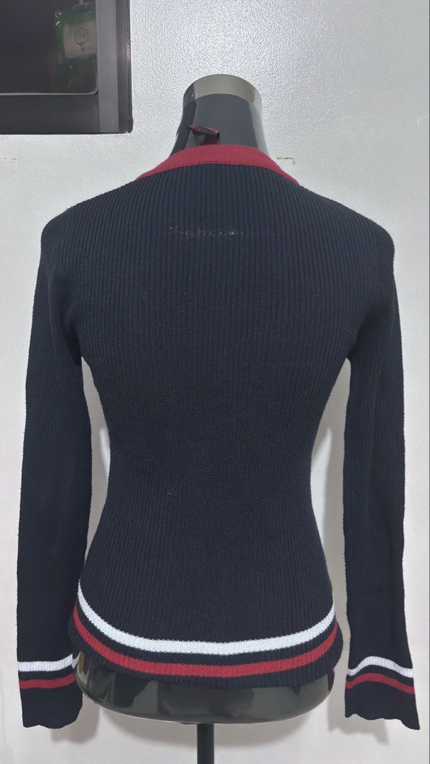 Knitted longsleeve blouse (Category: Longsleeves) located in Pasig City. Submitted by Atv26 (Listing ID 1462363095, Image 2). Description: Size: Bust Width : 15 inches Length 24 inches Knitted at strechable. .