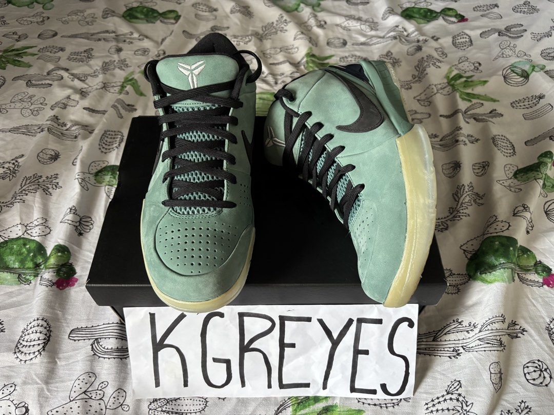 Kobe 4 girl dad (Category: Sneakers) located in Paranaque City. Submitted by kgreyes (Listing ID 1462287045, Image 1). Description: Size: 9.5 Used twice indoors Snkrs release Issue: yellowing and small chipped on outsoule 6500 plus sf Parañaque city.