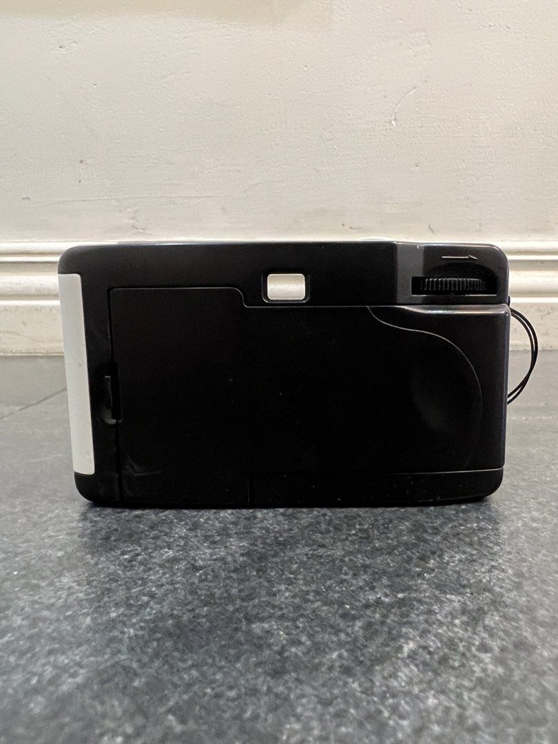Kodak i60 35mm Film Camera (NO FLASH) (Category: Cameras) located in Pasig City. Submitted by yonghan0613 (Listing ID 1462319113, Image 2). Description: - Kodak i60 35mm film camera - Simple point-and-shoot operation - Ideal for beginners and film photography enthusiasts - Comes with a wrist strap - Ready for your next photo adventure.