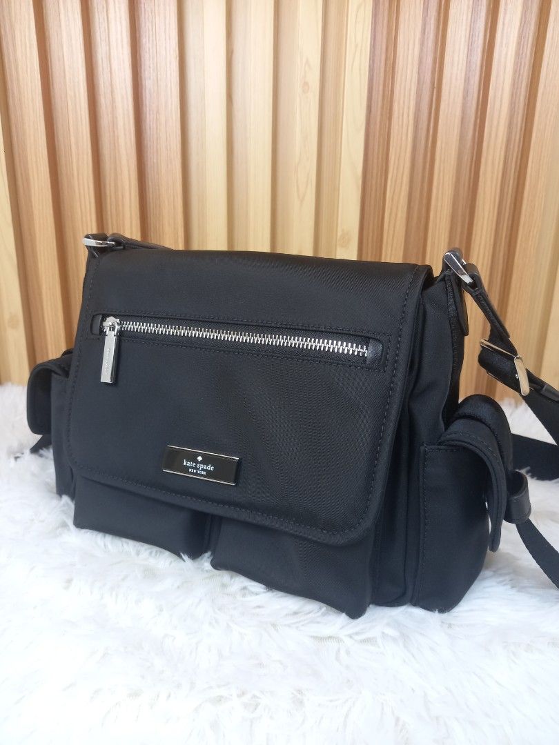 KS Carter Messenger - Nylon (Category: Luxury Bags & Wallets) located in Mandaluyong City. Submitted by shop_0n_the_spot (Listing ID 1406420958, Image 3). Description: .
