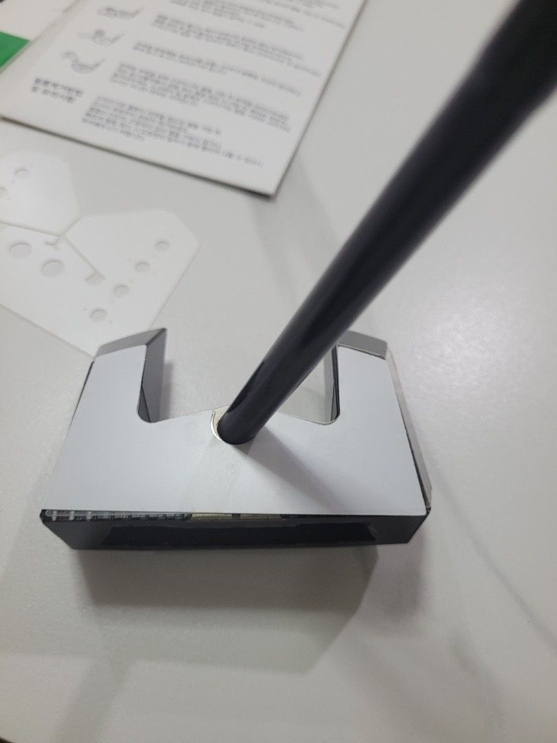 LAB Putter MEZZ 1 33" SHAFT (Category: Golf) located in Manila. Submitted by jun1234_387 (Listing ID 1462363212, Image 1). Description: ORIGINAL LAB Putter MEZZ 1 33" SHAFT -film already put putter haed face -have another stock of film -condition 8/10 RFS : Not using, have another golf club..