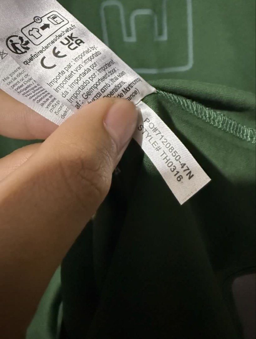 Lacoste Relaxed fit shirt (Category: Tshirts & Polo Shirts ) located in Manila. Submitted by tindero-ng-damit (Listing ID 1462368035, Image 3). Description: Name: Lacoste Relaxed fit shirt Big Spellout with tonal logo Bnew and never worn Size 4 - M fits Large Measurement: 22 Width X 28 Length Colors: WHITE-NAVY-GREEN BELOW SRP.