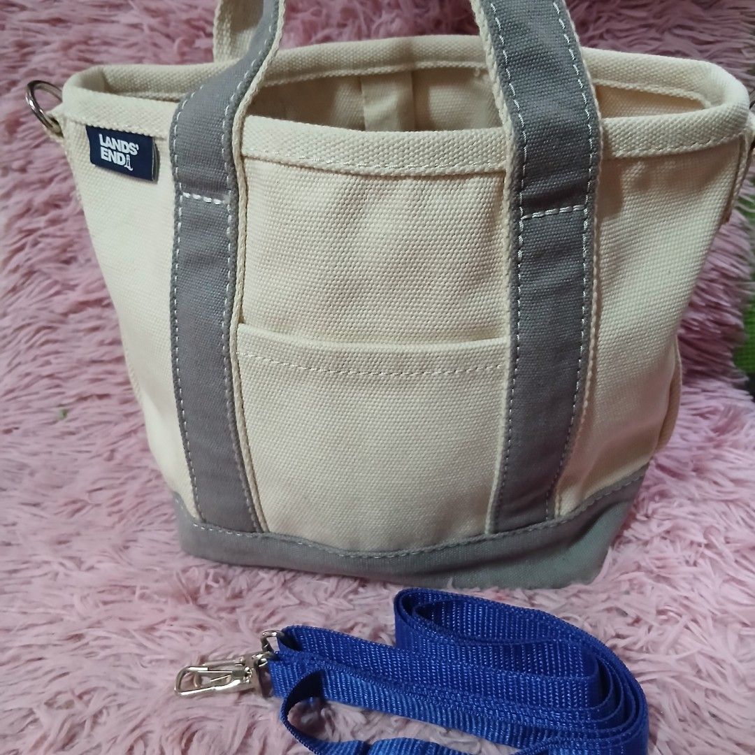 Lands' End Canvas Tote Bag with Strap (Category: Tote Bags) located in Caloocan City. Submitted by rame_finds (Listing ID 1462352358, Image 1). Description: - Brand: Lands' End - Material: Canvas - Color: Natural with grey trim - Features: Main compartment, internal pocket, snap closure - Strap: Detachable blue shoulder strap - Ideal for: Everyday use, travel.