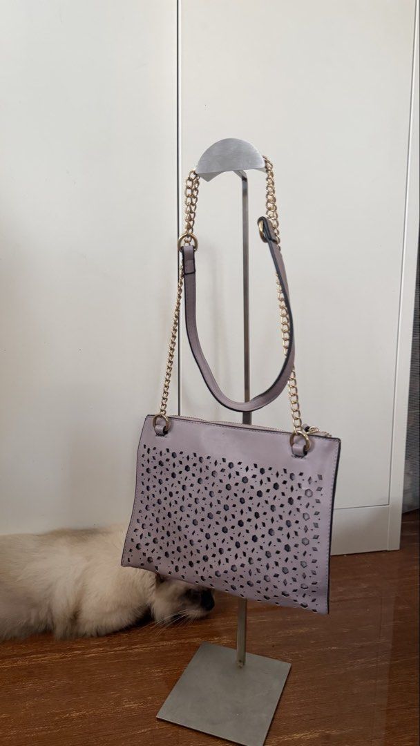 lavender chain sling bag (Category: Shoulder Bags) located in Bulacan. Submitted by femalethings (Listing ID 1462288891, Image 1). Description: mop gcash bdo mod jnt .
