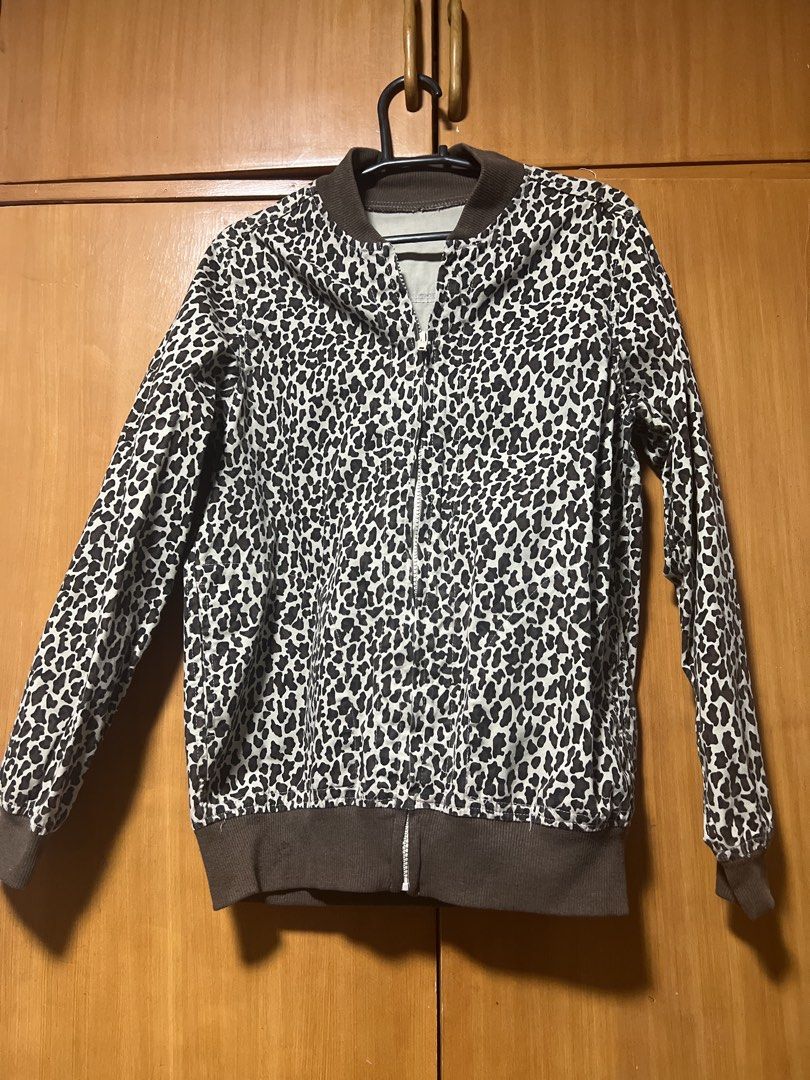 Leopard Print Bomber Jacket (Category: Coats, Jackets and Outerwear) located in Pasig City. Submitted by zebteashoppe01 (Listing ID 1462400018, Image 1). Description: - Trendy leopard print bomber jacket - Zip-up front closure - Comfortable brown ribbed collar, cuffs, and hem - Long sleeves - Versatile for layering - Pairs well with jeans or leggings Small to medium 09096535540 Gcash mop Pasig Jnt .