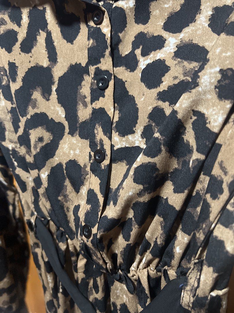 Leopard Print Button-Up Midi Dress with Belt (Category: Dresses) located in Pasig City. Submitted by zebteashoppe01 (Listing ID 1462375597, Image 3). Description: - Midi dress with classic leopard print - Long puff sleeves with button cuffs - Comes with a matching fabric belt - Button-up front - Versatile for day or night looks Small to medium fits 09096535540 Gcash mop Pasig Jnt .