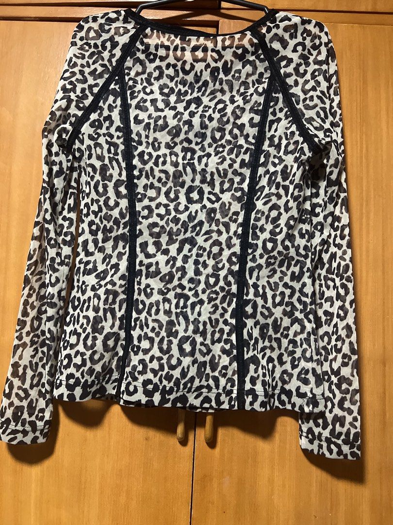 Leopard Print Long Sleeve Top with Black Trim (Category: Longsleeves) located in Pasig City. Submitted by zebteashoppe01 (Listing ID 1462374843, Image 2). Description: - Classic leopard print long sleeve top - Features stylish black trim along seams and neckline - Lightweight fabric, perfect for layering or standalone wear - Effortlessly pairs with jeans or skirts - A stylish addition to any wardrobe Small to medium brand 09096535540 Gcash mop Jn