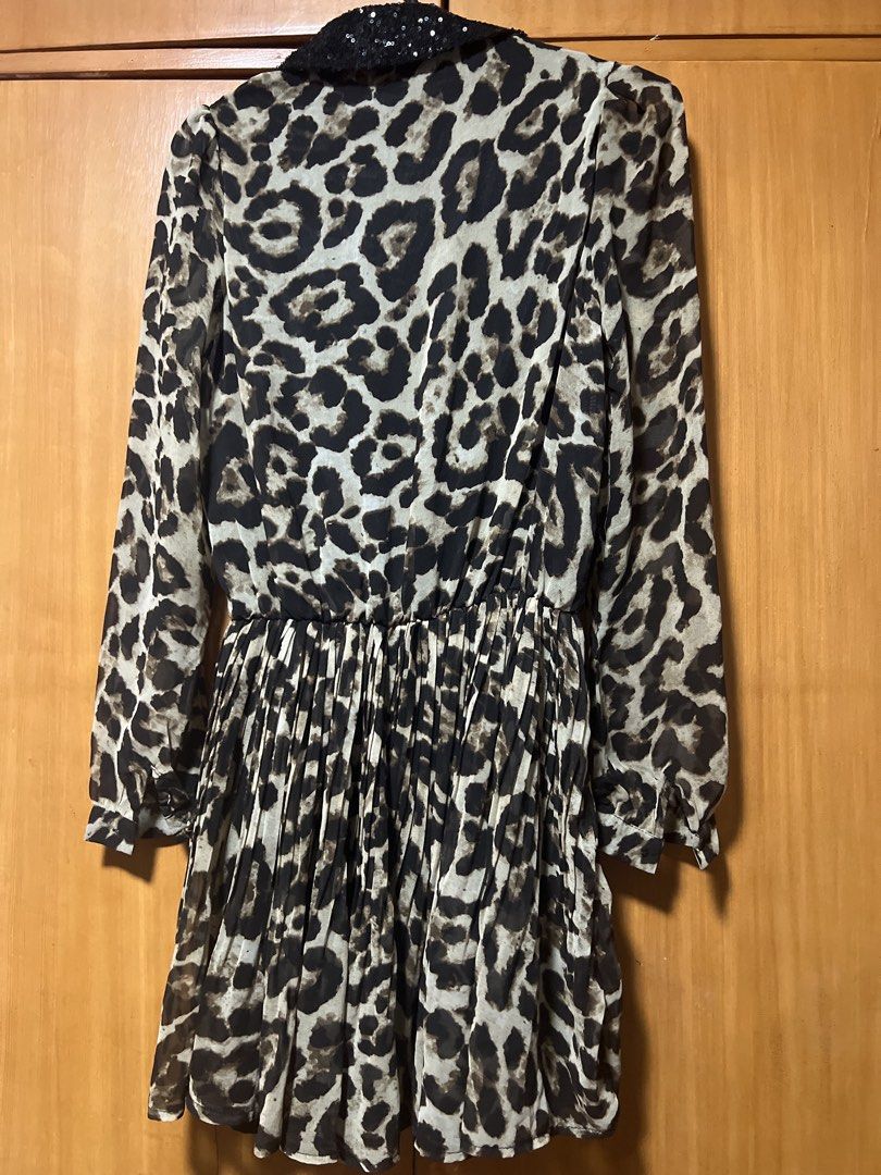 Leopard Print Pleated Dress with Sequin Collar (Category: Dresses) located in Pasig City. Submitted by zebteashoppe01 (Listing ID 1462375935, Image 2). Description: - Chic leopard print chiffon dress - Long sleeves with button cuffs - Flattering elasticated waist - Elegant pleated skirt - Eye-catching black sequin collar detail - Convenient button-up front Fits small to medium 09096535540 Gcash mop Pasig Jnt - Size S - Ideal for nights out or par