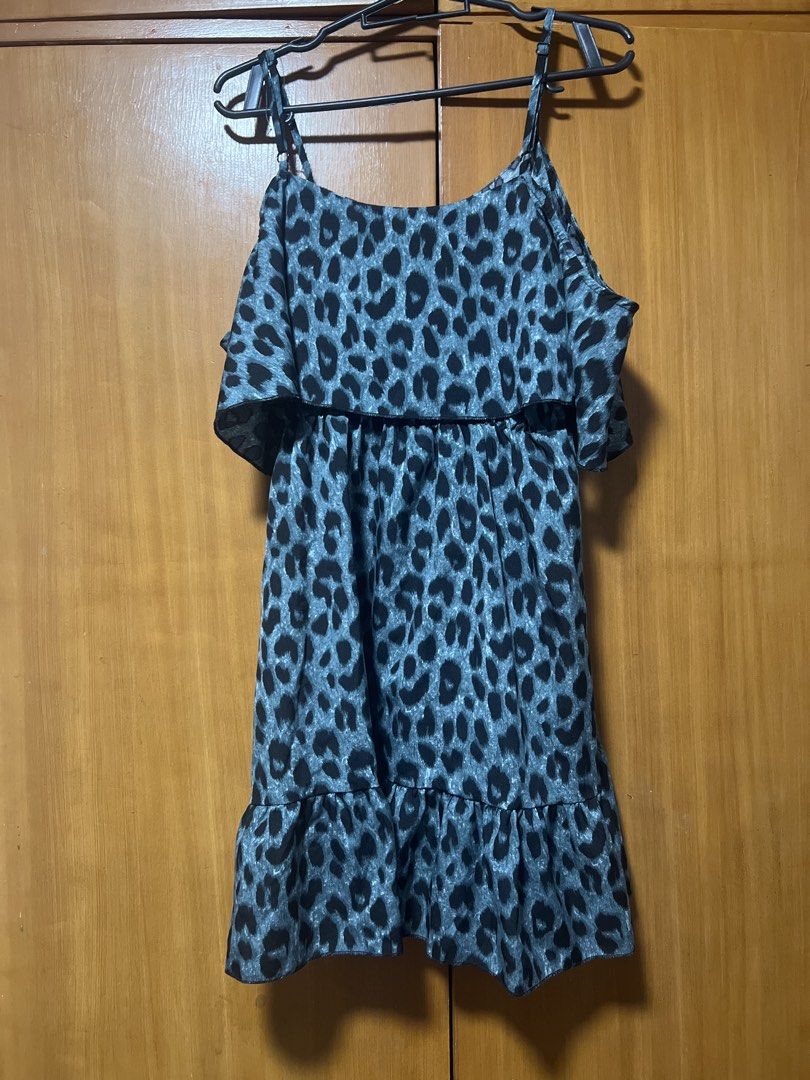 Leopard Print Ruffle Cold Shoulder Mini Dress (Category: Dresses) located in Pasig City. Submitted by zebteashoppe01 (Listing ID 1462409419, Image 1). Description: - Adorable leopard print dress - Features a stylish ruffle overlay - Trendy cold shoulder design - Comfortable elasticated waist - Ruffle detail on the hem - Versatile for casual days or nights out - Pairs well with sandals or heels Small 09096535540 Jnt Pasig Gcash mpo .