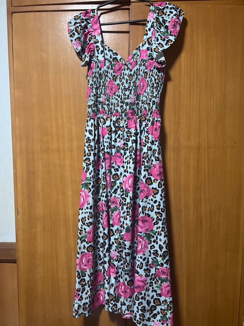 Leopard Rose Print Smocked Midi Dress (Category: Dresses) located in Pasig City. Submitted by zebteashoppe01 (Listing ID 1462405767, Image 2). Description: - Adorable midi dress with a fun leopard and rose print. - Features a comfortable smocked bodice. - Flattering flutter sleeves. - Ideal for casual outings, beach days, and everyday wear. - Easy to style and wear. Medium to large 09096535540 Gcash mop Jnt pasig .