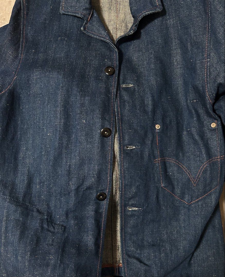LEVI’S (Category: Coats, Jackets and Outerwear) located in Davao. Submitted by sart0ria85 (Listing ID 1462295555, Image 3). Description: A very dark blue denim jacket in hard structure perfect for cold weather. 60%COTTON 40% HEMP MADE IN TUNISIA 🇹🇳 LARGE. Size 8 EXCELLENT CONDITION (95/100).