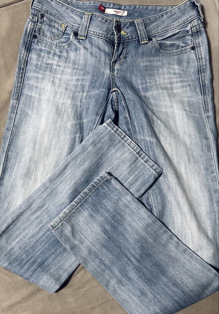 LEVI’S (Category: Jeans) located in Davao. Submitted by sart0ria85 (Listing ID 1462371223, Image 3). Description: A light blue, low-waist PAULINE Skinny Jeans in 100% COTTON LABEL IS REMOVED SMALL. Size 4 EXCELLENT CONDITION (91/100).