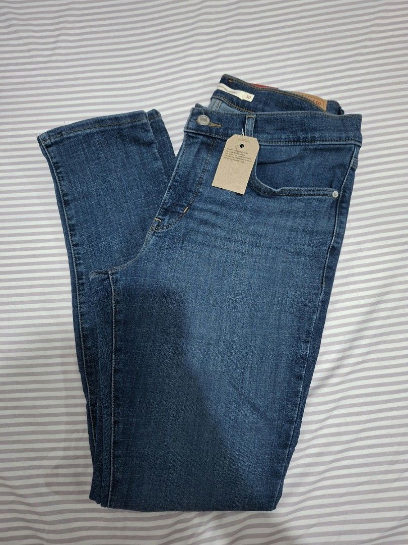 Levi's 311 Shaping Skinny Jeans (Category: Jeans) located in Mandaluyong City. Submitted by eldyes01 (Listing ID 1462375607, Image 3). Description: - Levi's 311 Shaping Skinny Jeans - Size: 30x32 - Color: Classic Blue Wash - Fit: Comfortable and flattering shaping skinny silhouette - Perfect for everyday wear - Reason for selling: wrong size.