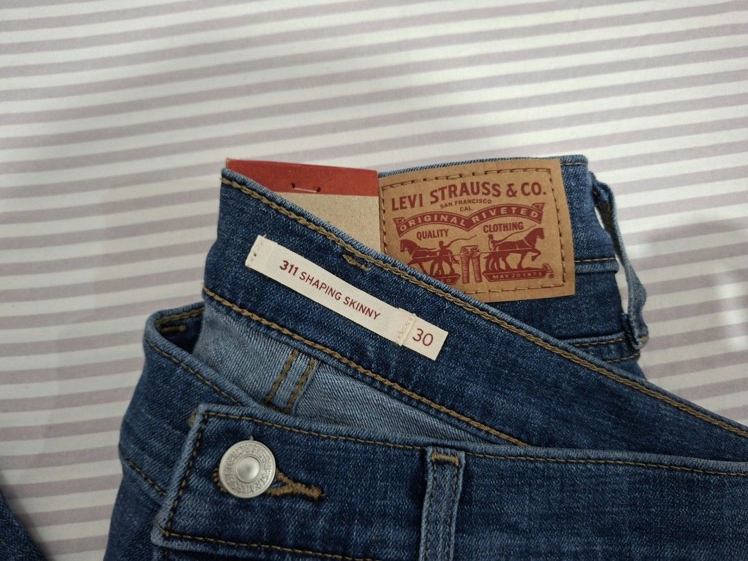 Levi's 311 Shaping Skinny Jeans (Category: Jeans) located in Mandaluyong City. Submitted by eldyes01 (Listing ID 1462375607, Image 2). Description: - Levi's 311 Shaping Skinny Jeans - Size: 30x32 - Color: Classic Blue Wash - Fit: Comfortable and flattering shaping skinny silhouette - Perfect for everyday wear - Reason for selling: wrong size.