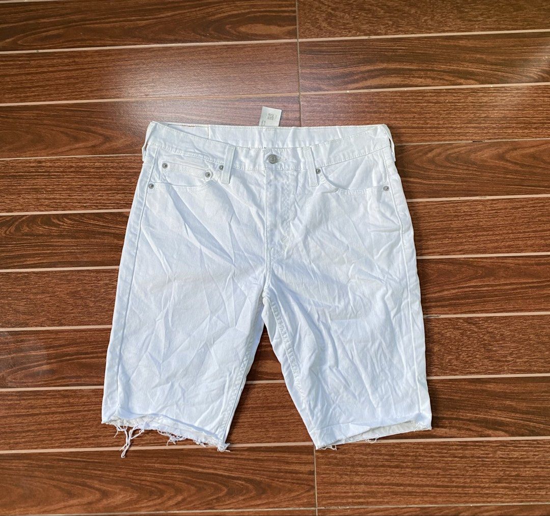 LEVIS 511 (Category: Shorts) located in Cebu City. Submitted by thriftpherskzai (Listing ID 1462369230, Image 2). Description: LEVIS 511🤍 WHITE CUTOFF SHORT SIZE 33 33-34W x 19.5L LIKE NEW SEE DETAILS.