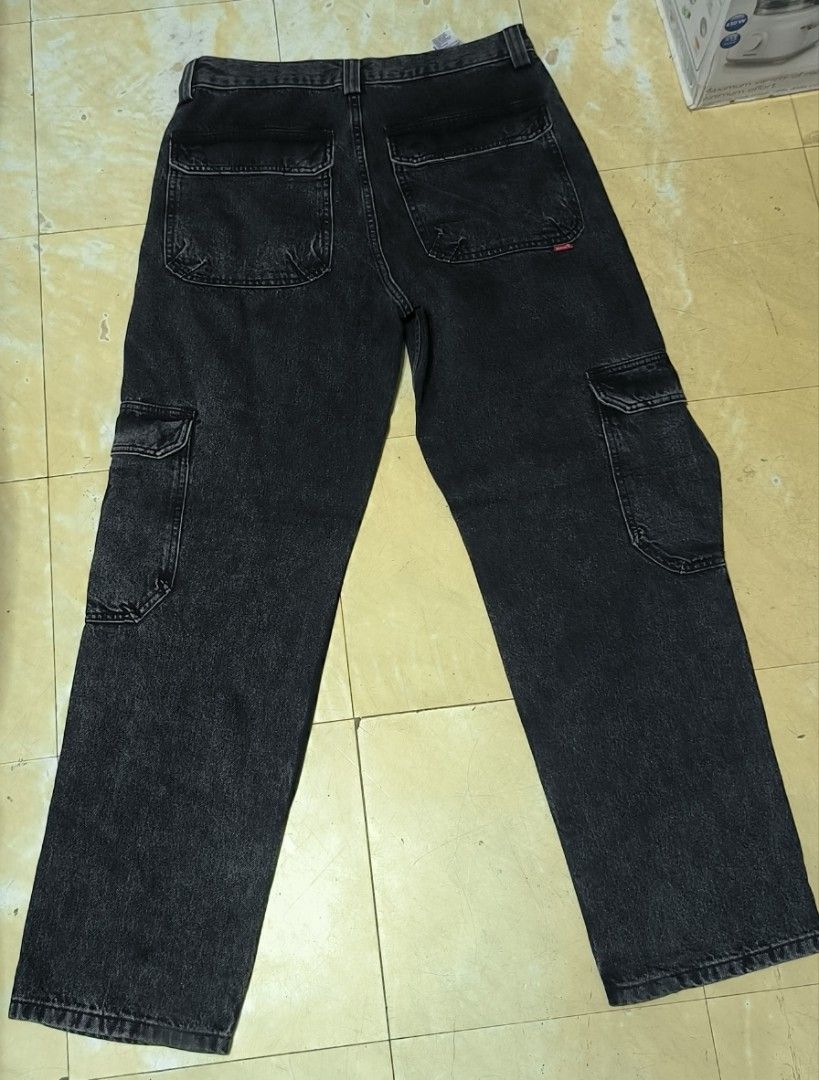 Levi's Black Denim Cargo Carpenter Jeans (Category: Jeans) located in Manila. Submitted by itsmelawrence (Listing ID 1462421143, Image 2). Description: - Classic black Levi's jeans - Cargo style with multiple pockets - Size 34 x43 hem 8.5 - Durable denim material - Loosefit - Zipper fly closure - Authentic Levi's branding - Perfect for everyday wear.