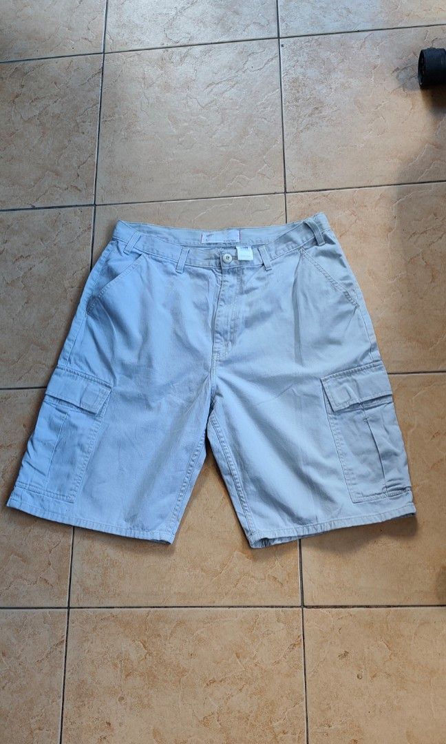 Levi's Jorts Cargo short W36 (Category: Activewear) located in Villasis. Submitted by znivvthrift (Listing ID 1462303711, Image 1). Description: .