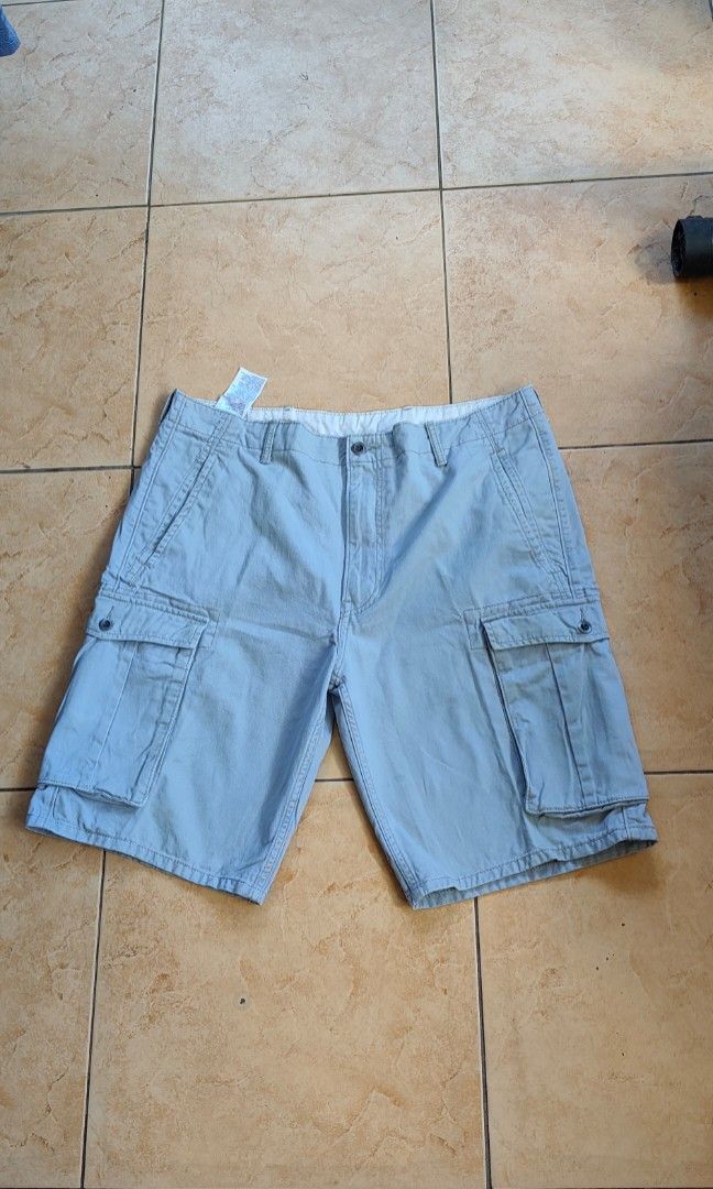 Levi's Jorts Cargo short W36 (Category: Activewear) located in Villasis. Submitted by znivvthrift (Listing ID 1462304632, Image 1). Description: .