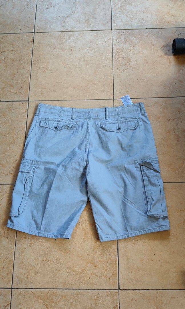 Levi's Jorts Cargo short W36 (Category: Activewear) located in Villasis. Submitted by znivvthrift (Listing ID 1462304632, Image 2). Description: .