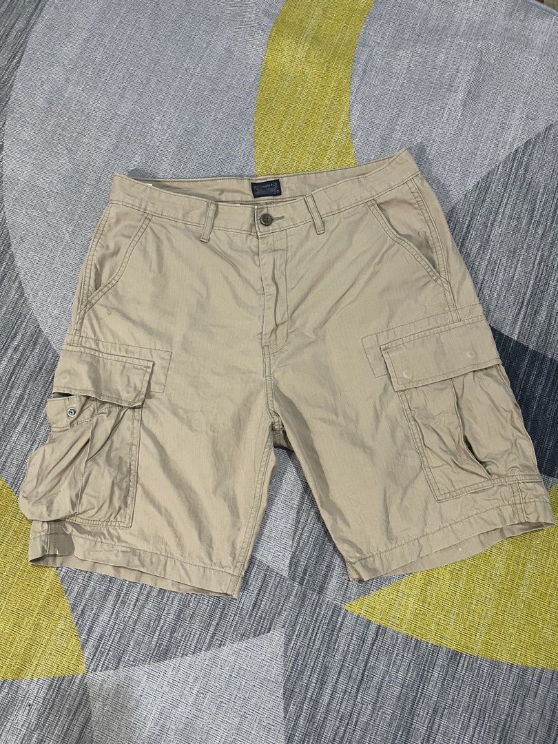 Levis mens cargo short (Category: Shorts) located in Taytay. Submitted by ekselentekondisyon (Listing ID 1462382312, Image 1). Description: Levis mens cargo short Dimes nasa pics Good condition Taytay rizal location .