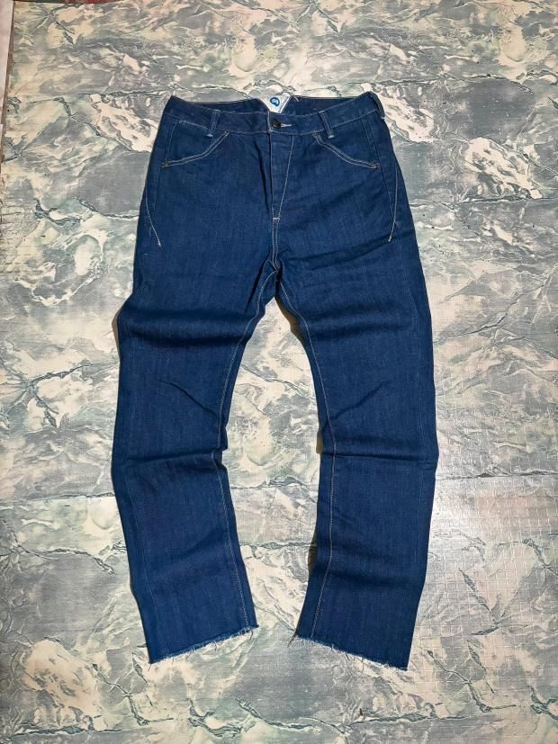 Levi's Modern Original Raw Blue Denim (Category: Jeans) located in Mandaue City. Submitted by leroysky_stuffs (Listing ID 1462357633, Image 2). Description: INFORMATIONS/DETAILS 📝 -Size 28 on tag (still fit to 30 waist) 40 length 10 thigh 7 on hem -Still in good condition 💯 ✅ -Swabe pamorma mga boss/sir, or pang formal, parang engineered levis lang🙌🏻 -Flaw/Issue: cut yung length nya sa baba -Negotiable for sure buyer only po ✅ DM ME TO PURCHA