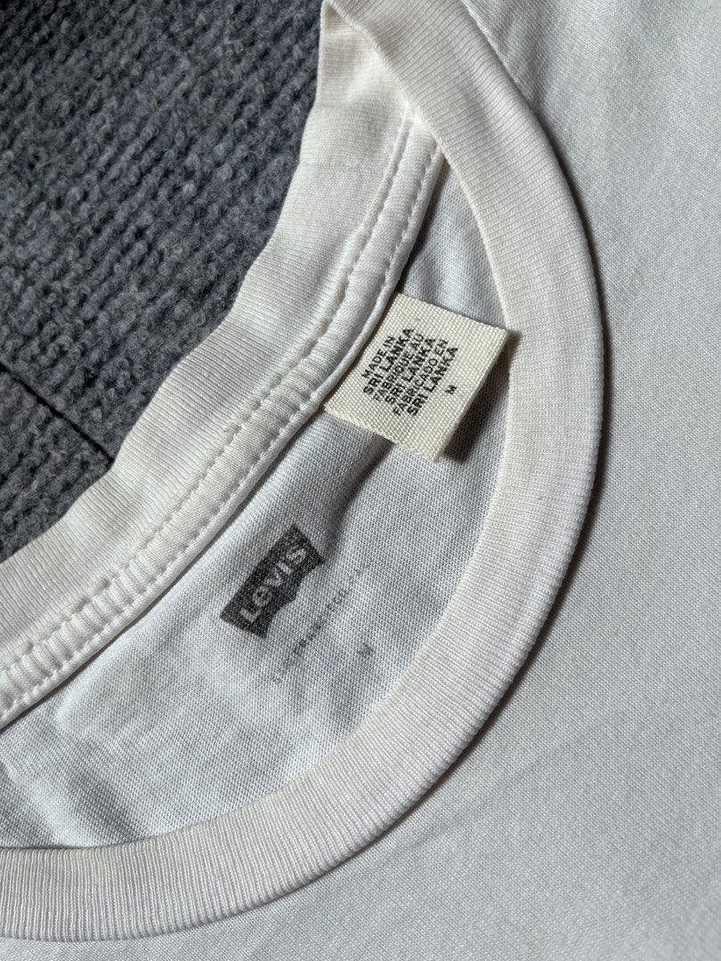 Levi’s Tshirt (Category: Tshirts & Polo Shirts ) located in Tacloban City. Submitted by bisag.unsa (Listing ID 1462267629, Image 3). Description: Details - Size Medium on Tag - Dimes 19.5”x27.5” - Color Rate 9/10 - Condition 9/10 .
