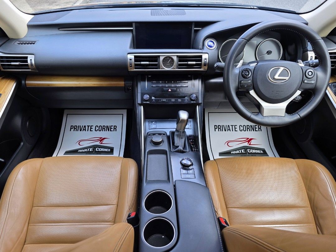 Lexus IS300H Hybrid Auto （分類：車輛放售）位於 Hong Kong。 由 privatecorner 提交（商品編號 1462416073，圖片 3）。簡介： 🔥2013 LEXUS IS300H🔥 行貨/水貨: 行貨 座位(包括司機): 5座 容積/功率: 2,494c.c. 傳動: AT 出廠年份: 2013 首次登記年份: 2013 簡評 2.5公升直列4缸VVT-i引擎 E-CVT電子控制無段變速波箱 後輪驅動 223匹 2字牌簿 98,xxxKM BLACK-VAR (黑色) 一年牌費 大電精神 KEYLESS LED日行燈 電動冷暖真皮座椅 四種駕駛模式EV / ECO / NORMAL /SPORT 7吋高清顯示屏 藍芽 雙區恆溫冷氣 電動天窗 後泊鏡頭 18吋車軨 PRIVATE CORNER AUTOMOTIVE LIMITED [火炭店FO TAN BRANCH] 香港新界沙田火炭桂地街10-14號 華麗工業中心 地下 1號鋪 WORKS