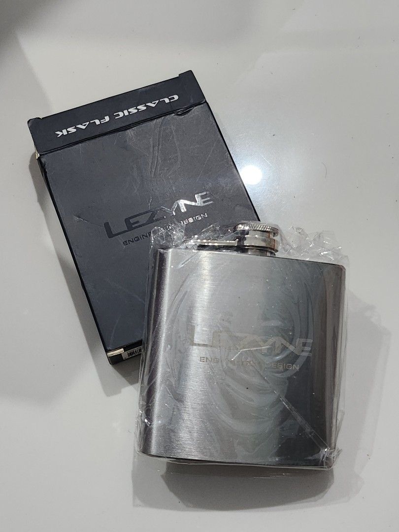 LEZYNE Classic Flask Post Hydration Stainless Steel (Category: Water Bottles & Tumblers) located in Manila. Submitted by bhoypablo (Listing ID 1462392097, Image 1). Description: For sale Brandnew Lezyne Classic Flask Stainless 6oz Pick up: San Mateo / Maly / Burgos.