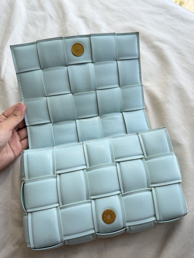Light Blue Puff Bag (Category: Cross-body Bags) located in Manila. Submitted by xmagic.shopx (Listing ID 1462262302, Image 3). Description: .