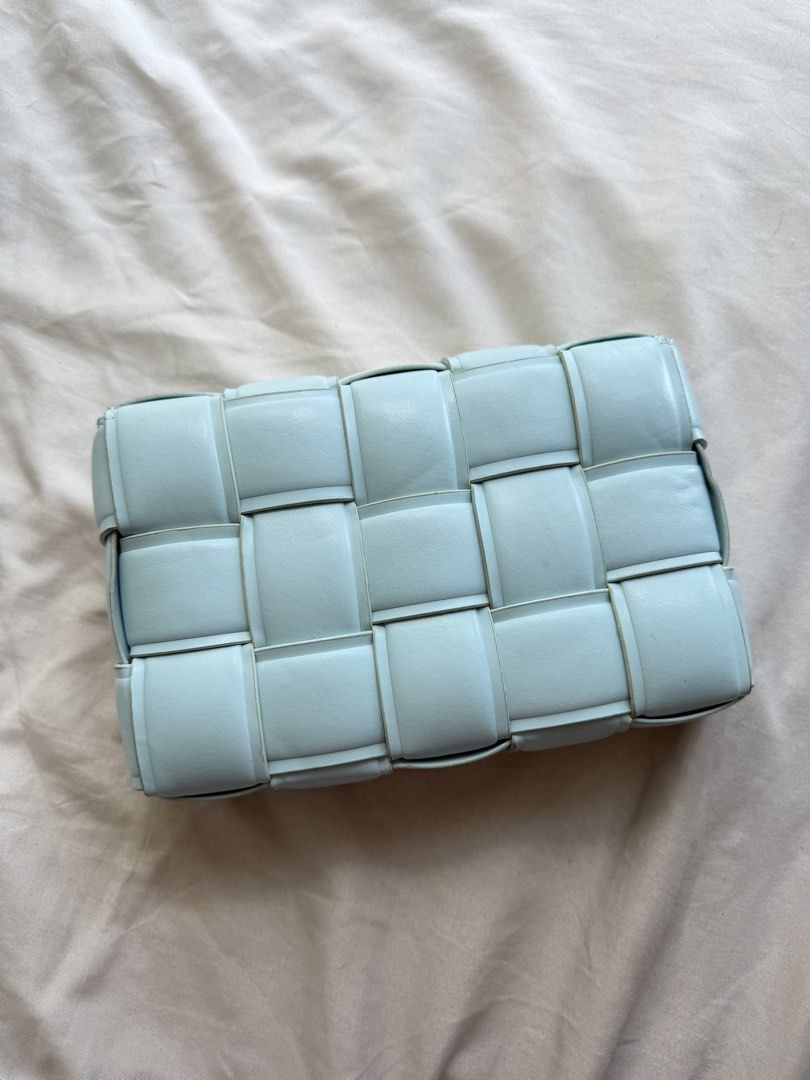 Light Blue Puff Bag (Category: Cross-body Bags) located in Manila. Submitted by xmagic.shopx (Listing ID 1462262302, Image 2). Description: .