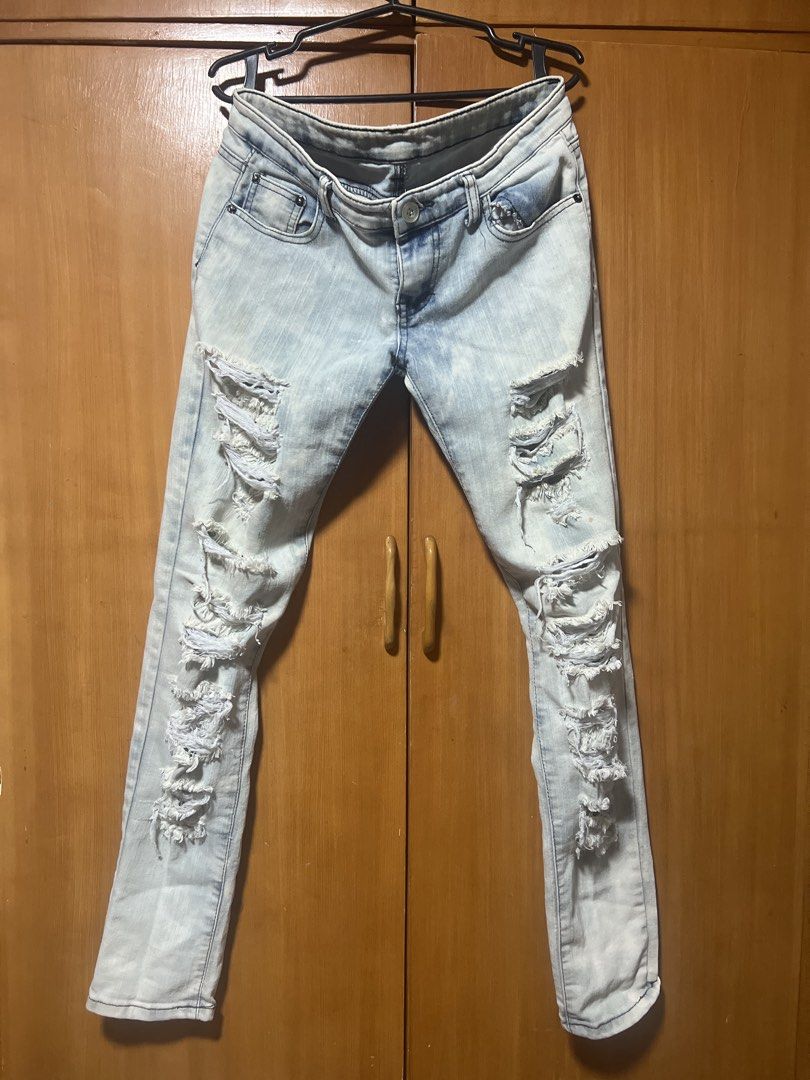 Light Wash Ripped Skinny Jeans (Category: Jeans) located in Pasig City. Submitted by zebteashoppe01 (Listing ID 1462365408, Image 1). Description: - Light wash skinny jeans - Heavy distressing with rips all over the front and sides - Button and zip closure - Front and back pockets - Statement piece for an edgy, casual look Gcash mop jnt .