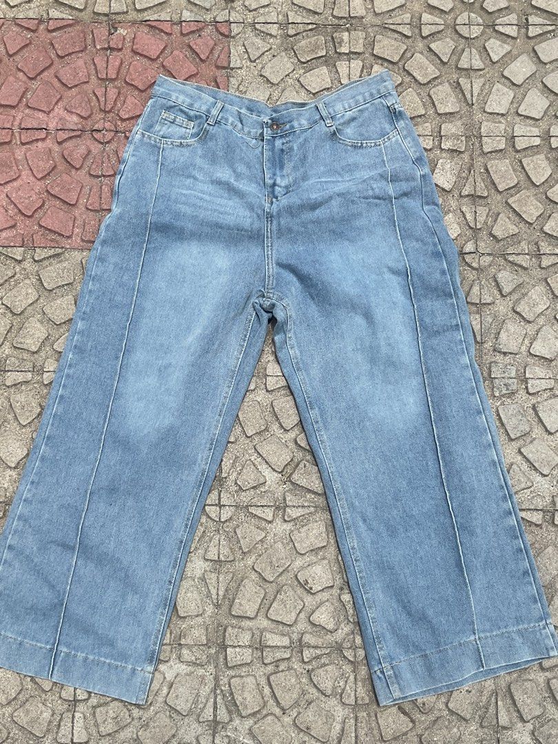 Light Wash Wide Leg Jeans (Category: Jeans) located in Mabalacat. Submitted by epicforest_78284 (Listing ID 1462264049, Image 1). Description: - Light wash denim - Wide leg cut with a slight flare - Stitching detail down the front of each leg - Classic five-pocket styling - Button and zip closure - Comfortable and stylish for everyday wear.