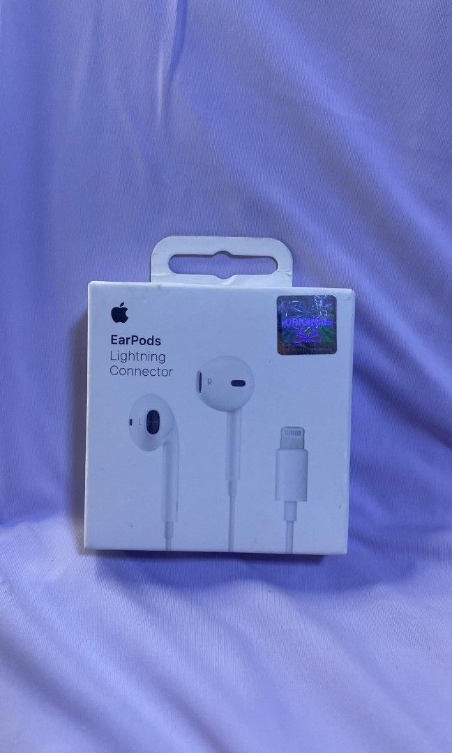 Lightning connector earpods (Category: Headphones & Headsets) located in Manila. Submitted by pricious (Listing ID 1462301128, Image 1). Description: .