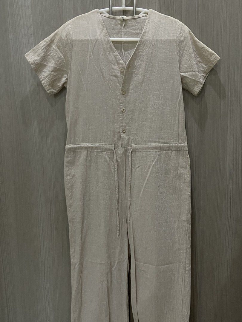 Linen Jumpsuit (Category: Jumpsuits) located in Manila. Submitted by shiezzels (Listing ID 1462411354, Image 1). Description: Linen Jumpsuit Has working buttons Has pockets.