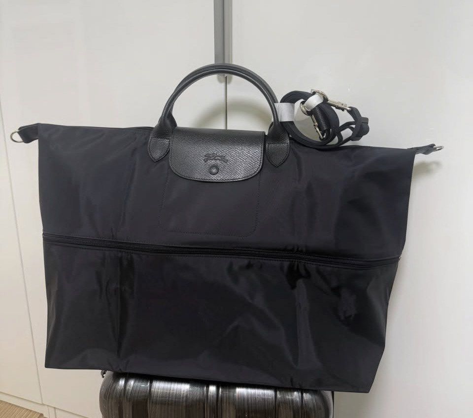 Longchamp Expandable Bag (Category: Tote Bags) located in Manila. Submitted by stopshop26 (Listing ID 1462325169, Image 2). Description: Longchamp Expandable Bag Brand new and orjginal Onhand and ready to ship.